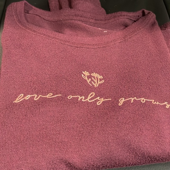 So Brand Girls size 8 Cranberry Long Sleeve Shirt with Gold Writing - Picture 7 of 7